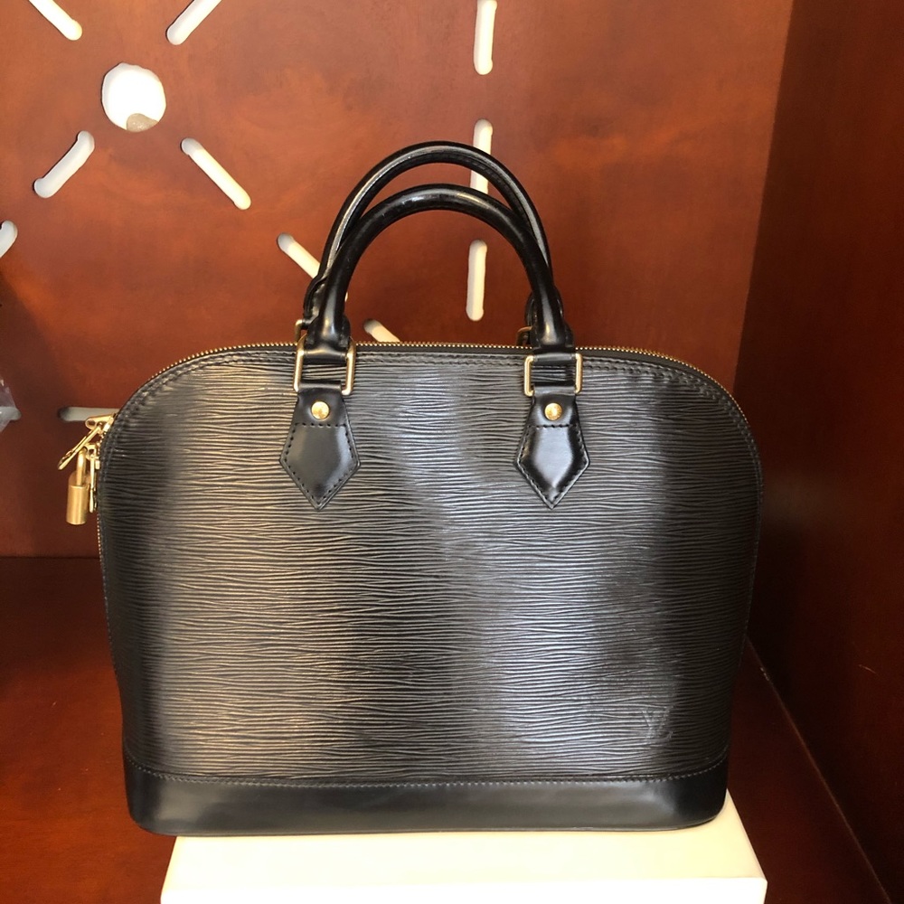 Vintage Louis Vuitton Alma PM in Epi leather.